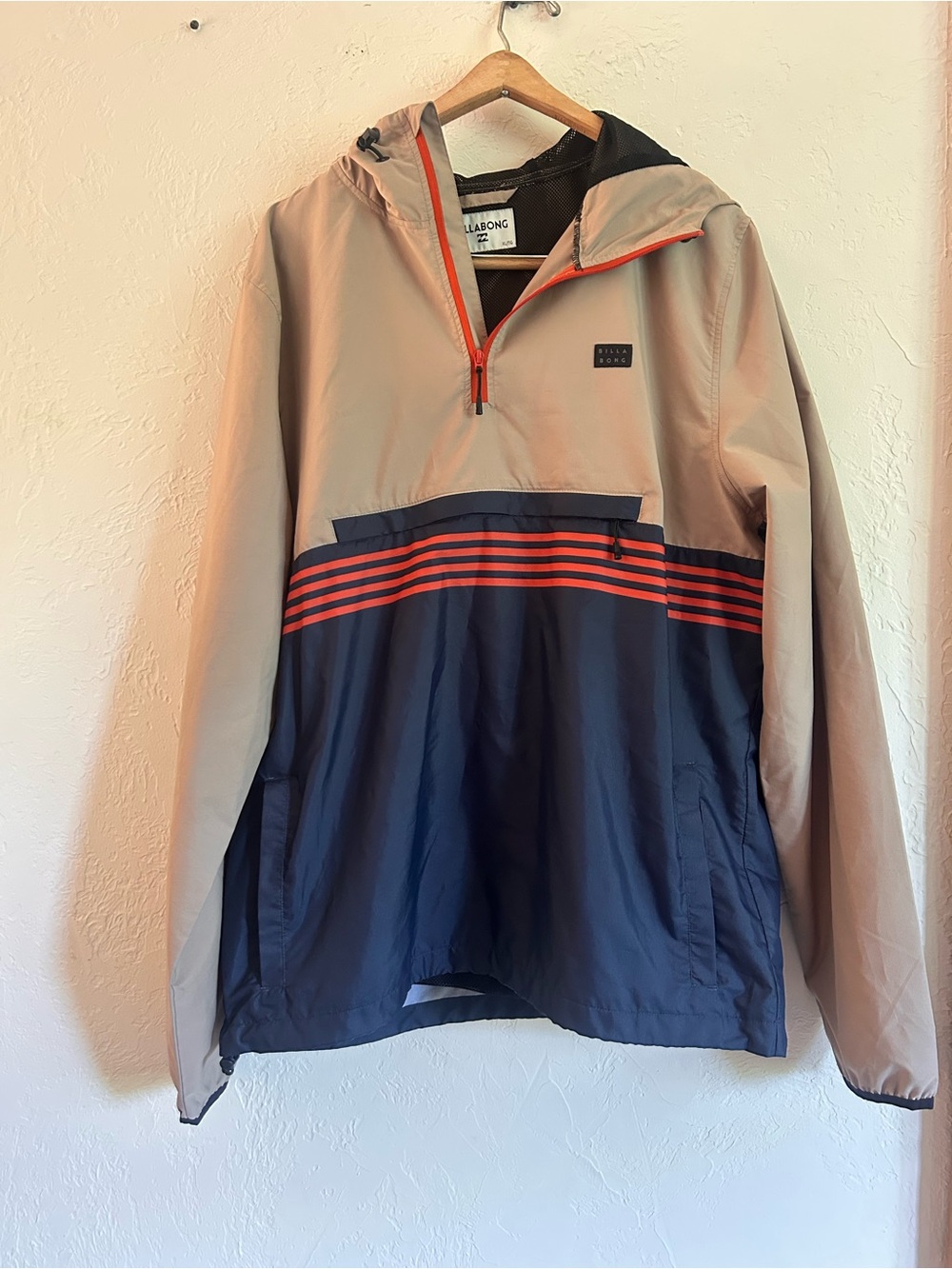 Billabong Transport Anorak / Windbreaker, size XL tan, navy, red stripe